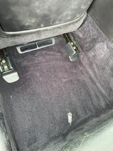 Load image into Gallery viewer, Extensive Interior