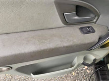 Load image into Gallery viewer, Extensive Interior